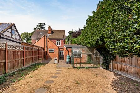 Garden to rear of house