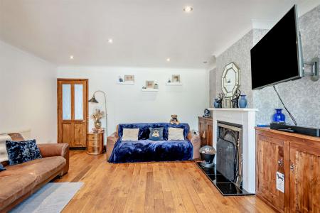 8700738-interior18-800.jpg