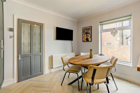 8690086-interior08-800.jpg
