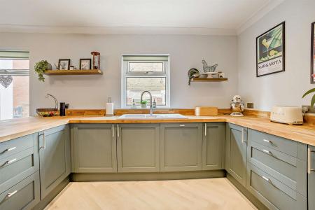 8690086-interior10-800.jpg