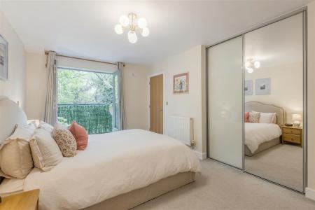 8691410-interior02.jpg