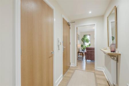 8691410-interior13.jpg