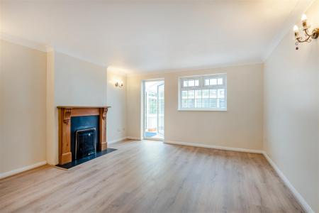 8691795-interior02.jpg