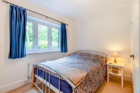 8690087-interior20.jpg