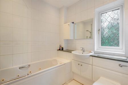 8690087-interior16.jpg