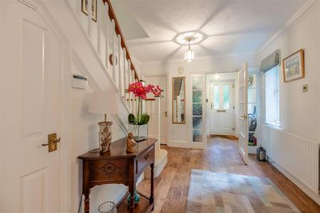 8690087-interior07.jpg