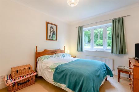 8690087-interior21.jpg