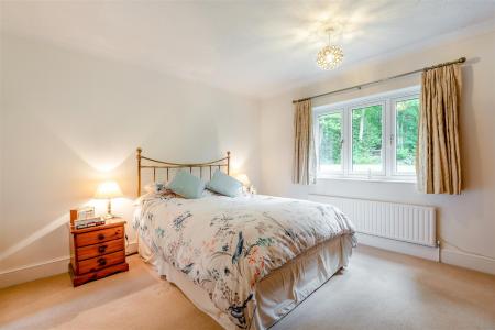 8690087-interior13.jpg