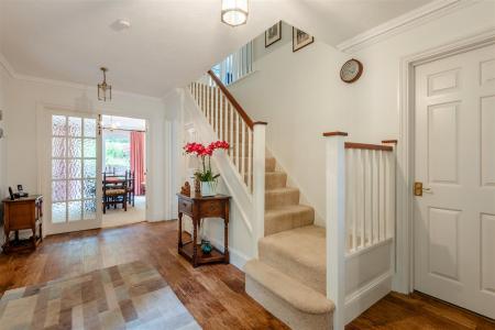 8690087-interior06.jpg