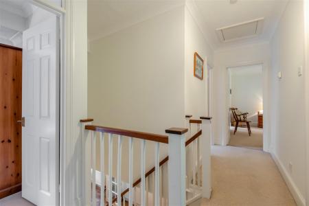 8690087-interior18.jpg