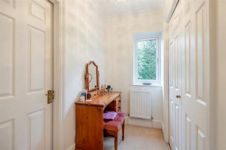 8690087-interior15.jpg