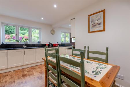 8690087-interior12.jpg