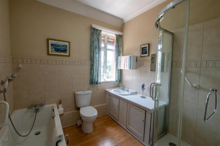 Tredavoe Bathroom.jpg