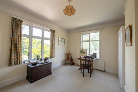 Tredavoe Bedroom 1.jpg