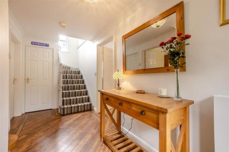 8698187-interior12.jpg