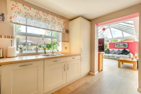 8698187-interior05.jpg