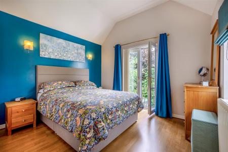 8698187-interior21.jpg