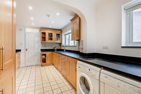 8698831-interior05-800.jpg