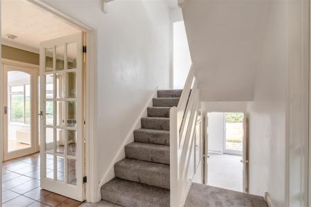 8700108-interior08.jpg