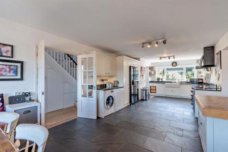 8699567-interior06-800.jpg
