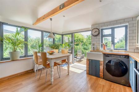 8701108-interior08.jpg
