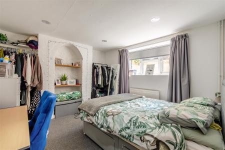 8701108-interior02.jpg