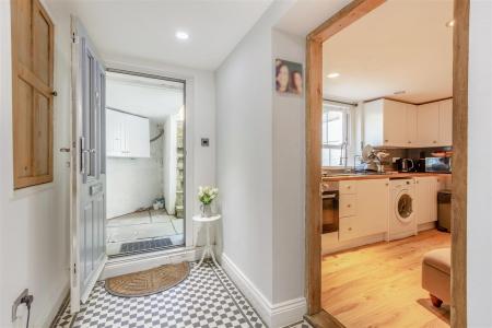 8701108-interior06.jpg