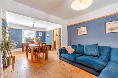 8701108-interior21.jpg