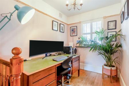 8701108-interior14.jpg
