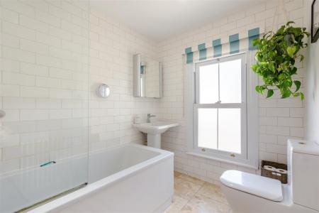 8701108-interior28.jpg