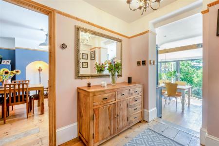 8701108-interior11.jpg