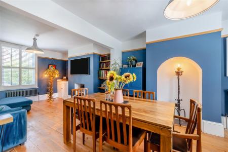 8701108-interior16.jpg