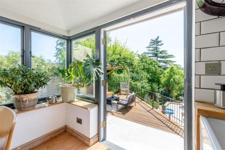 8701108-interior31.jpg