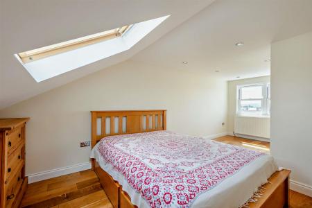 8701828-interior34-800.jpg