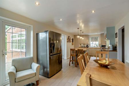 8703606-interior05-800.jpg