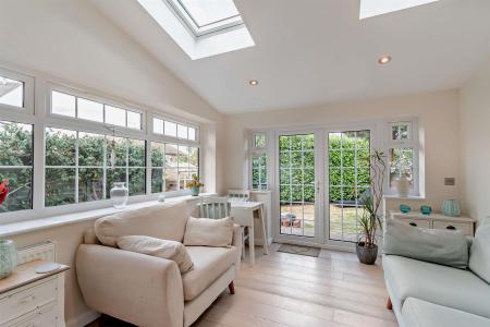 8703606-interior02-800.jpg