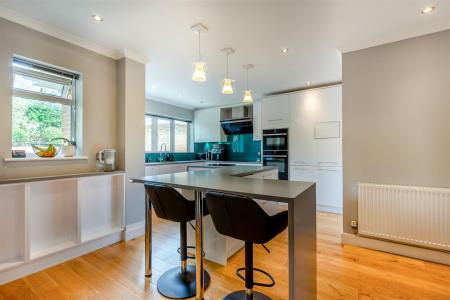 8705781-interior17.jpg