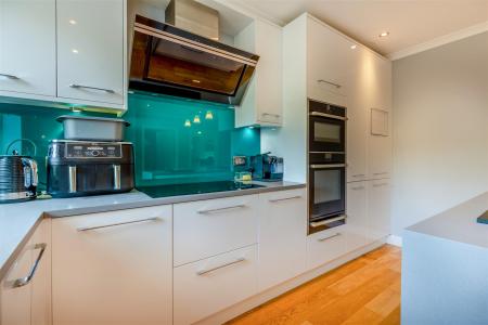 8705781-interior20.jpg