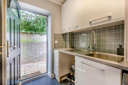 8705781-interior14.jpg