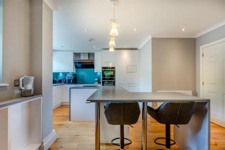 8705781-interior18.jpg