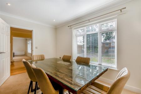8705781-interior10.jpg