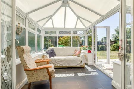 8698236-interior03.jpg