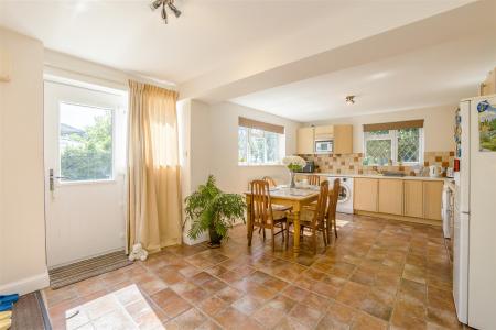 8698236-interior09.jpg