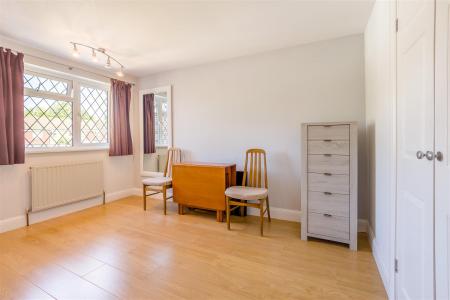 8698236-interior25.jpg