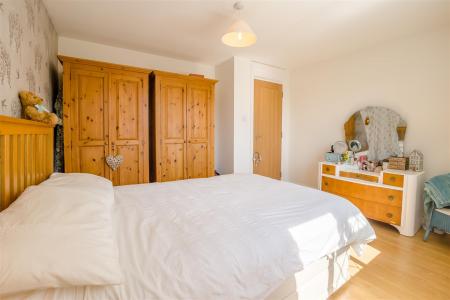 8698236-interior18.jpg