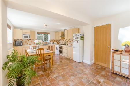 8698236-interior08.jpg