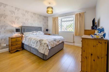 8698236-interior13.jpg