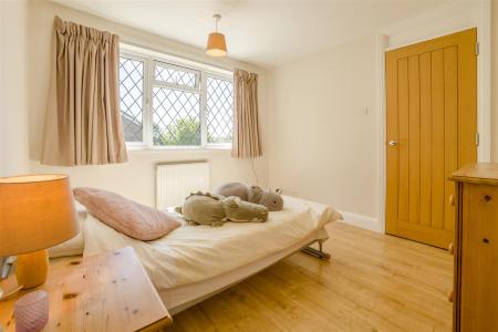 8698236-interior20.jpg