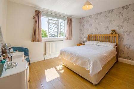 8698236-interior16.jpg