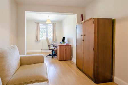 8698236-interior24.jpg
